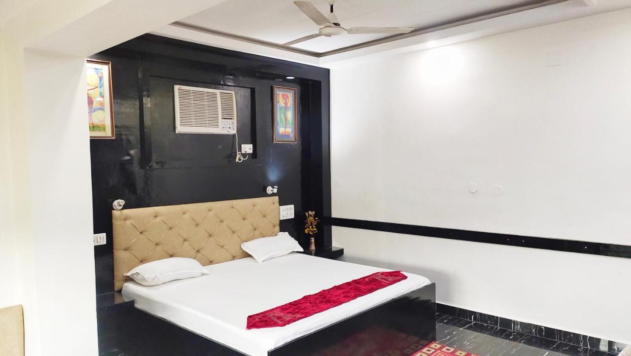 Hotel Shivay Palace Basti Bagian luar foto