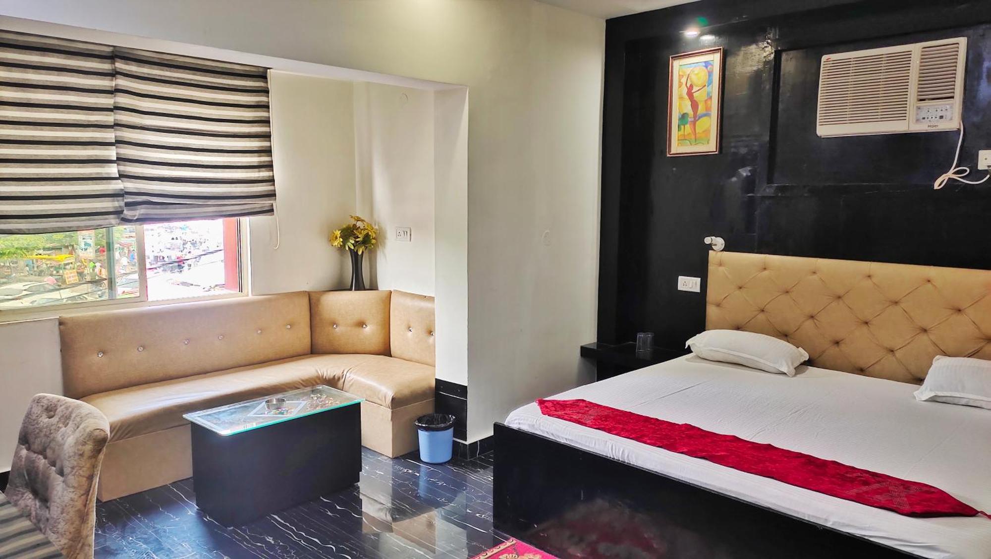 Hotel Shivay Palace Basti Bagian luar foto